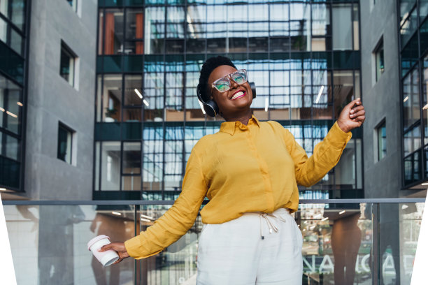 休息时在商务走廊休息图片下载