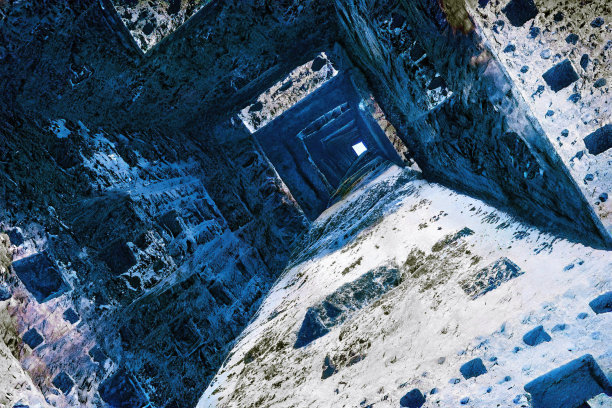 一个古老的废弃建筑的奇怪的冰冻内部的幻想插图。神秘的塔或隧道的油画。冬天的中世纪城堡废墟，超现实的抽象背景图片下载