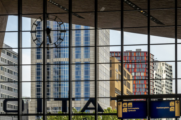 鹿特丹，荷兰- 2020年7月19日:鹿特丹中央车站正面图片下载