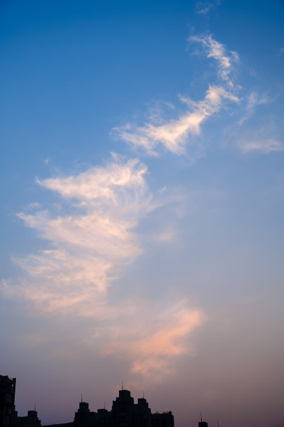 燃烧的云在早晨图片下载