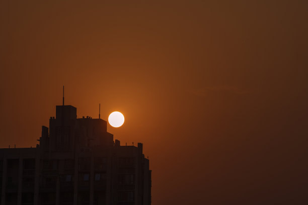 城市里清晨的日出图片下载