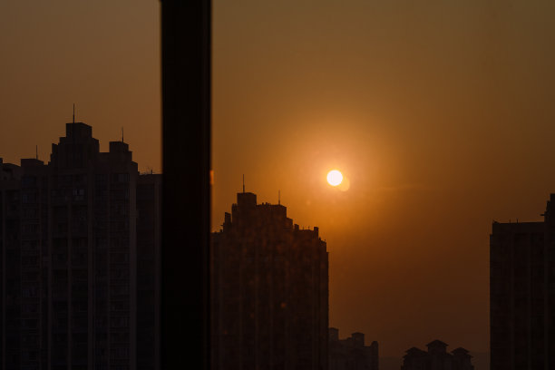城市里清晨的日出图片下载