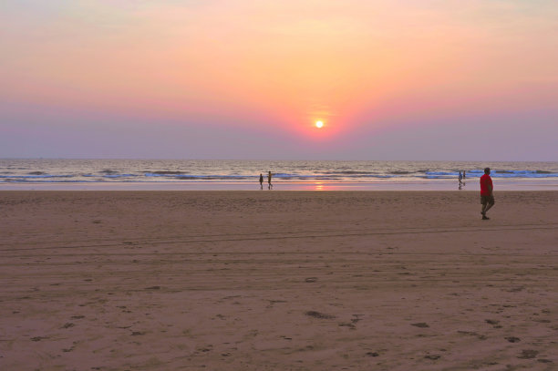 傍晚日落的海滩海景图片下载
