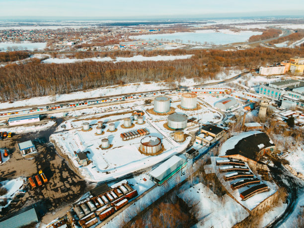 俯瞰街道和十字路口图片下载