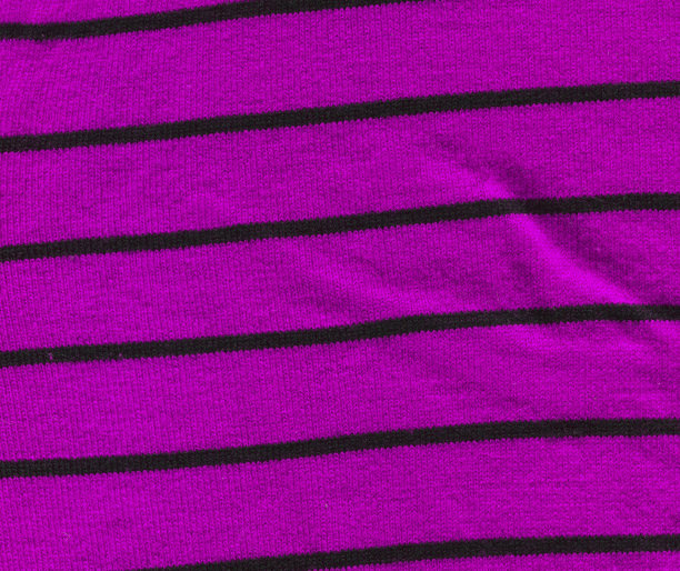 羊毛孔雀紫紫罗兰色织物纹理或抽象背景与黑色条纹图片下载