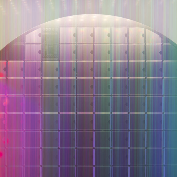 硅片反射不同的颜色。图片下载