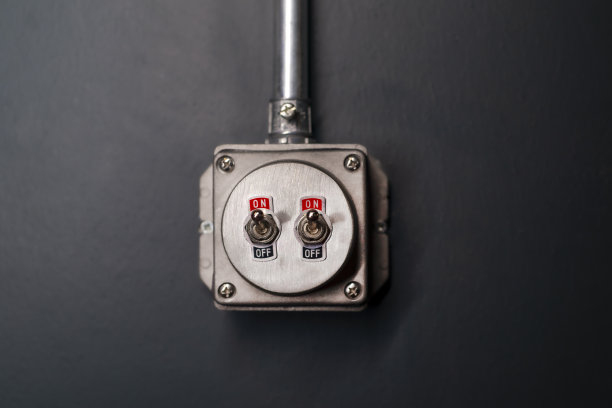 老式电气开关。图片下载