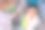 一名男孩在牙科诊所向一名女牙医展示他的牙痛的特写图像。图片下载
