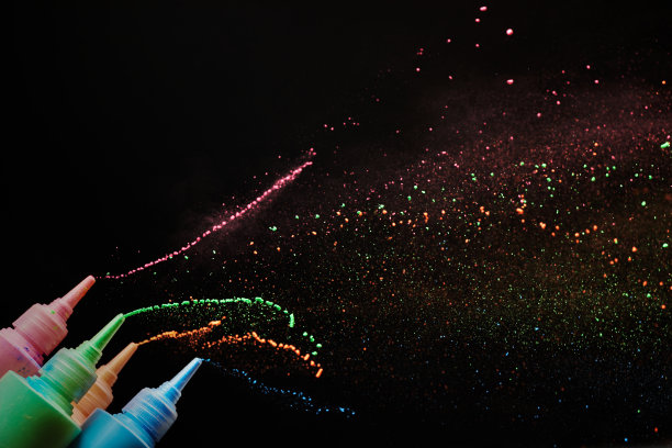 庆祝胡里节的节日。彩色粉末爆炸。抽象的特写镜头灰尘图片下载