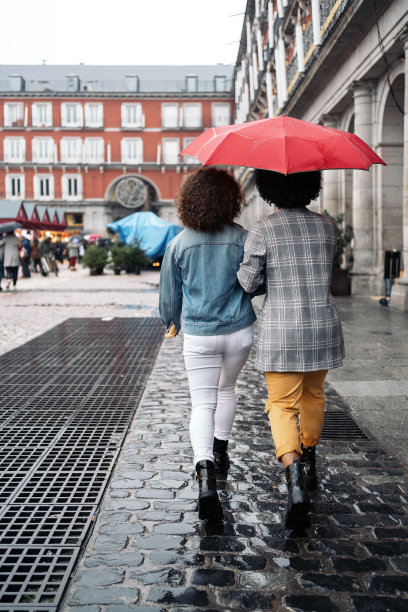 《下雨天的朋友图片下载