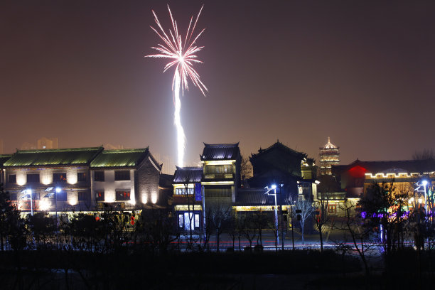 中国古建筑夜景烟花图片下载
