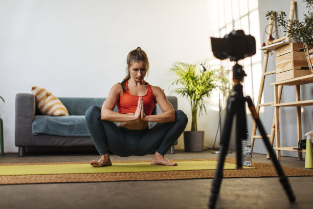 网上瑜伽教程图片下载