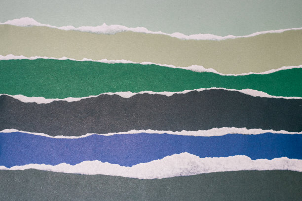 撕坏、撕坏的纸张边缘隔离颜色层，纸张撕坏后留有复制空间图片下载