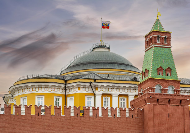 俄罗斯莫斯科克里姆林宫的参议院塔和参议院宫(俄罗斯总统官邸)图片下载