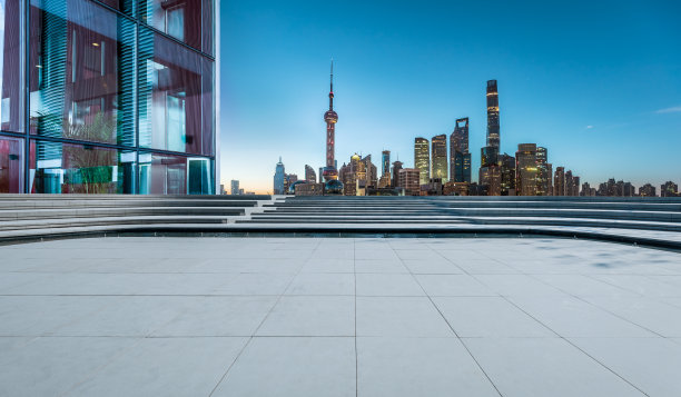 全景天际线和现代建筑在上海空地板图片下载
