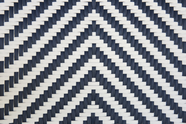 竹编交替与黑色编织成背景。图片下载