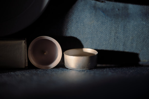 阳光下的蜡烛图片下载