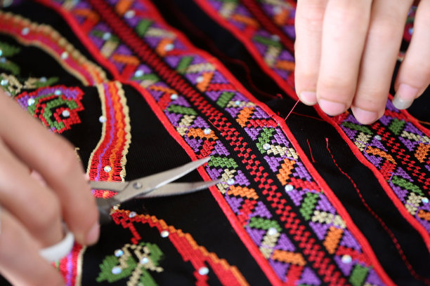 巴勒斯坦传统刺绣连衣裙图片下载