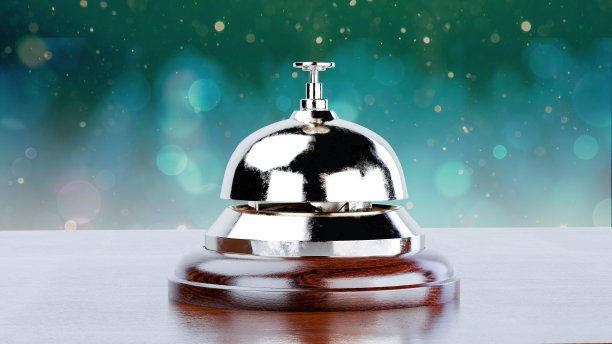 前台的电话铃，酒店服务铃的三维渲染木桌子上图片下载