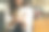 在咖啡馆里，一名女服务员端着两杯热咖啡。图片下载