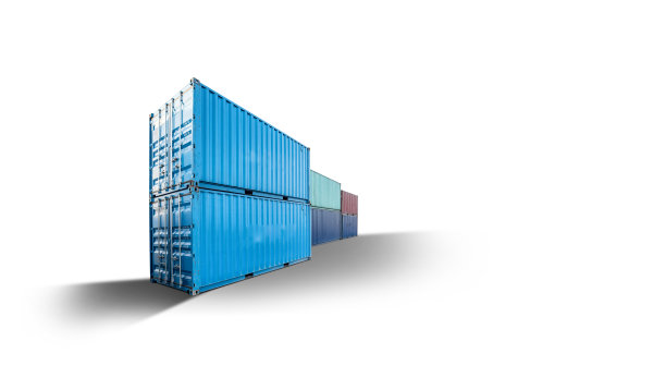 集装箱箱孤立在白色背景下，货轮在船厂与复制空间，物流进出口的经营理念图片下载