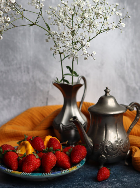 草莓鲜花静物摄影图片下载