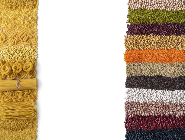 在白色的纯素食食品中，有各种豆类的意大利面图片下载