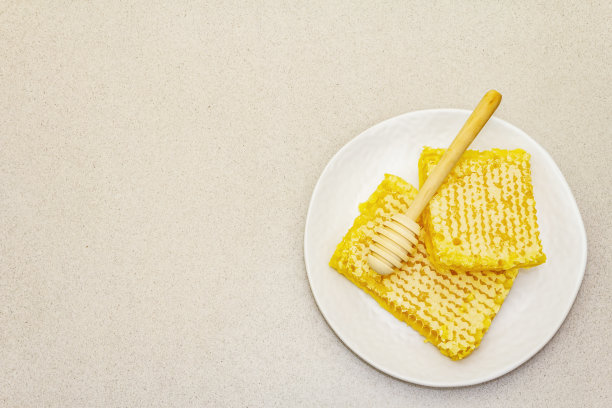 蜂房、蜂蜜和蜂蜡作为养蜂产品，为健康和美丽的生活方式图片下载