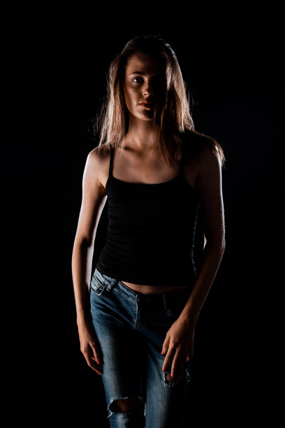 现代时尚的女孩图片下载