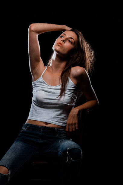 微笑的女模特图片下载