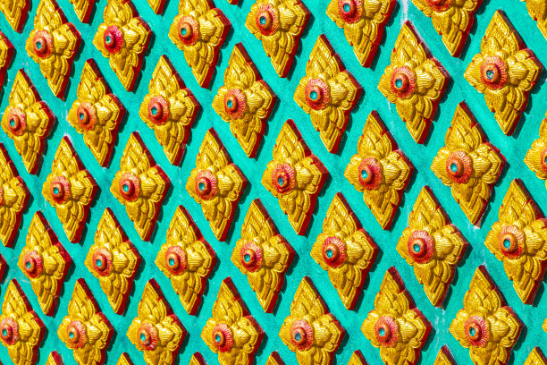 泰国Khao Lak Phadung Tham Phothi寺庙丰富多彩的细节。图片下载