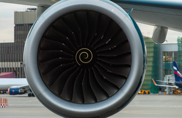 国际机场的飞机图片下载