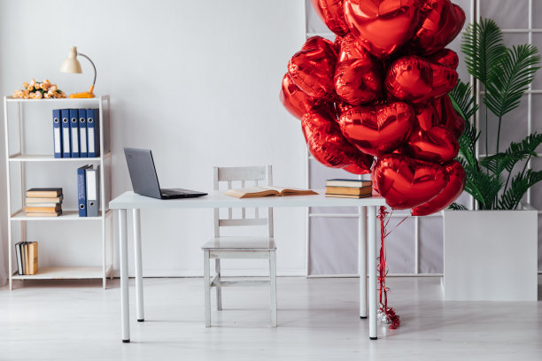 许多喜庆的红色生日气球图片下载