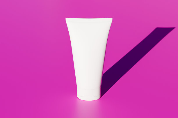 白色化妆管粉红色的背景。化妆品模板，最小风格的3d渲染。图片下载