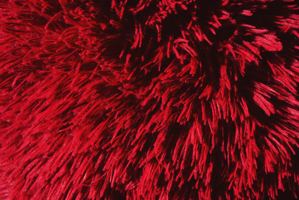 从织物的纹理抽象出一长串红色作为背景和屏幕保护程序图片下载