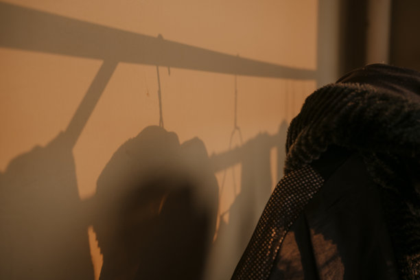 在太阳下晒衣服图片下载