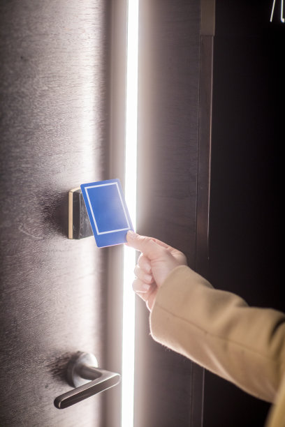 酒店门用卡片钥匙打开图片下载