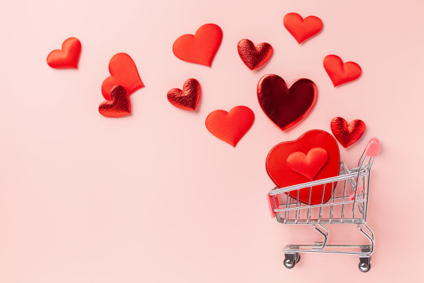 一辆红心车。情人节的概念。前视图。本空间图片下载