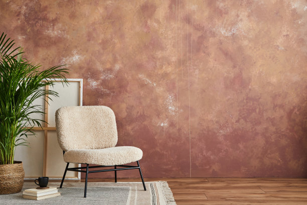 现代客厅的室内组合有frotte扶手椅，植物和现代家居配件。创造性的壁纸。家里举办。模板。副本的空间。真实的照片。“n图片下载