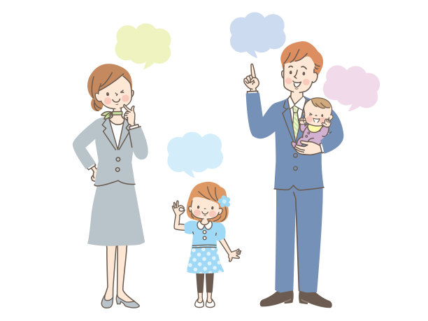 微笑的父母和穿着西装的孩子图片下载