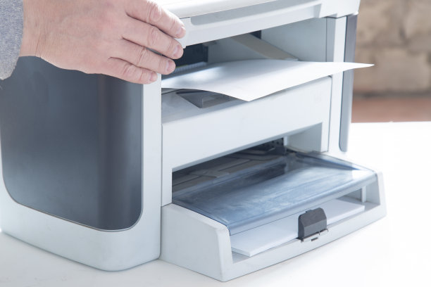 用于复制和打印文件的扫描仪和打印机。图片下载