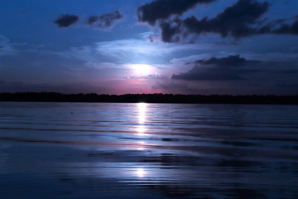 蓝色的月光图片下载