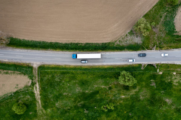 路无人机视图图片下载