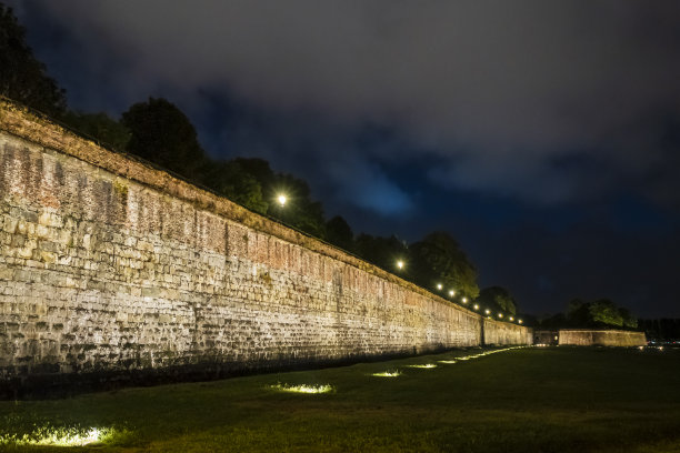 城墙卢卡(意大利托斯卡纳)图片下载