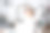 年轻女子在笔记本电脑前放松图片下载