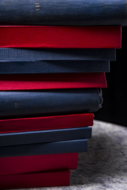 书脊，红色和蓝色-生动的彩色装订书图片下载