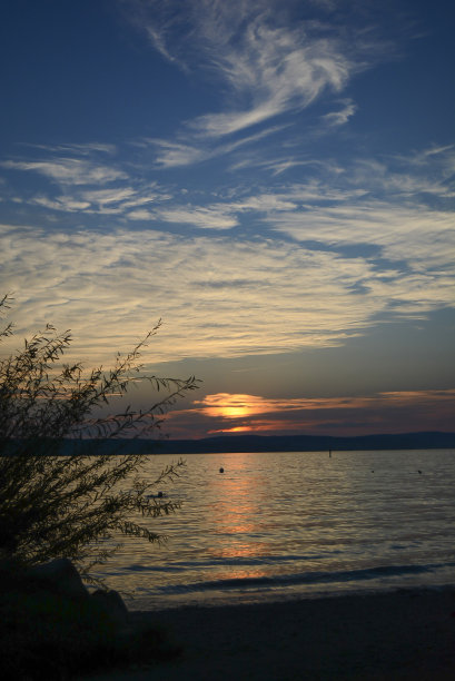 日落海沙丘海滩云剪影照片图片下载
