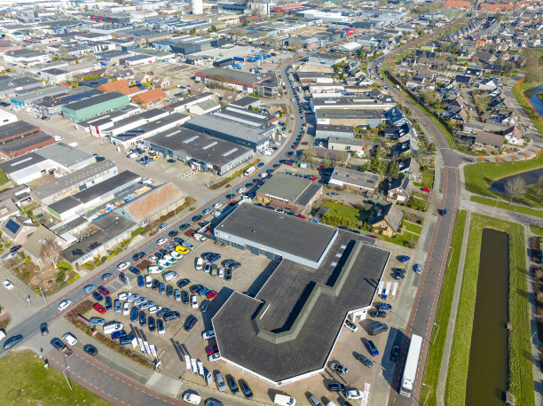 从上面俯瞰坎本的工业区图片下载