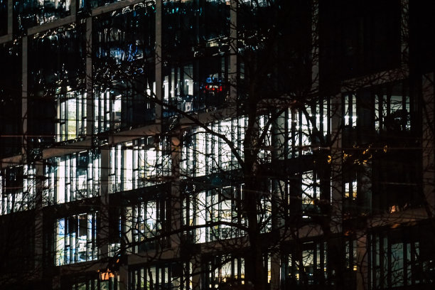 玻璃幕墙办公建筑图片下载