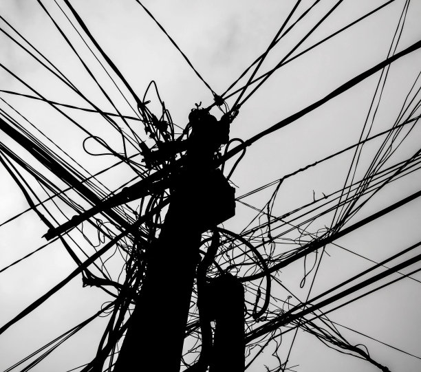 危险的电缆塔图片下载